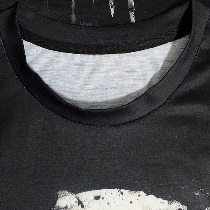 A Novel And Cool Top For Men To Wear Outdoors In Summer, Featuring A 3D Digital Shattered Skull Pattern And A Round Neck Short Sleeved T-shirt
