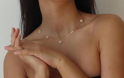 Simple Pearls Flower Necklace