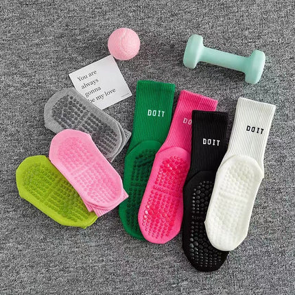 Women's Fitness Women's Socks Trendy Letter Mid-calf Yoga Socks Simple Non-slip Sweat-absorbent Breathable