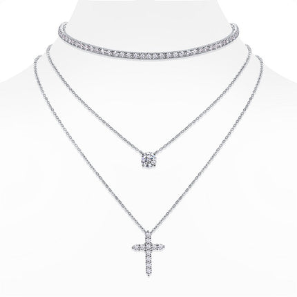 Ingebed met topgehalte-moissaniet, sluit hierdie luukse en modieuse minimalistiese juwelierswarestel 'n halssnoerhanger, 'n nekketting en S925 silwer, geëlektriseer met platinum, in.