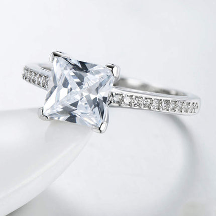 Klassieke Luukse Versilwerde Platinumring Met Diamant