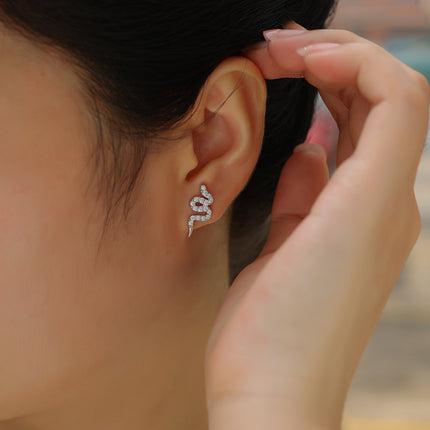 Silwer Slang Omvleg – Geset Met Topgehalte Moissaniet, Luukse En Modieuse Ligte Luukse Juweliersware, Silwer Knopoorbelle S925, Versilwerde Platinum