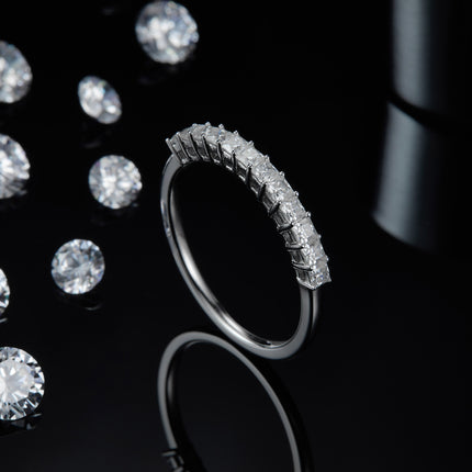 A Luxurious And Fashionable Light Luxury Jewelry Silver Ring Set With Top-quality Moissanite, S925 Silver Plated With Platinum