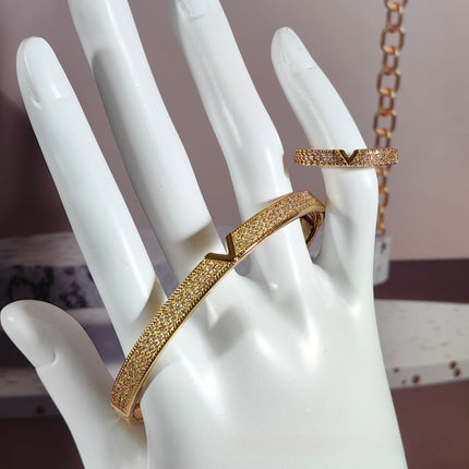 V-vormige 18K Egte Goud Geëlektrifiseerde Armbandringstel