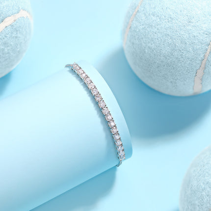 Hierdie luukse en modieuse ligte luukse juweliersware silwerarmband, gemaak van S925-silwer geëlektroplateer met platinum, is geset met topgehalte moissanite.