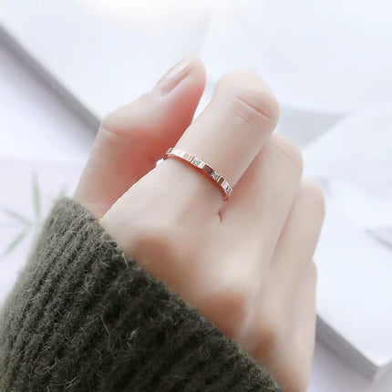 Modieuse Damesring Met Drie Diamante