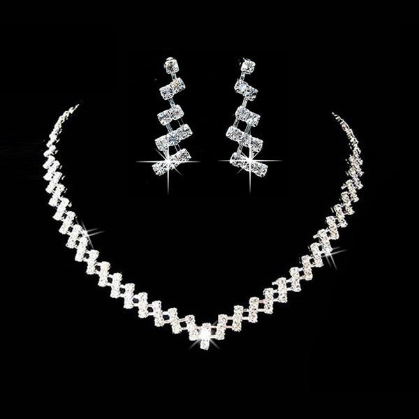 Bruidsjuweliersware twee stelle, bruids-strass-ketting, trouhalssnoer, oorring, strass-halssnoer, huwelik twee stelle