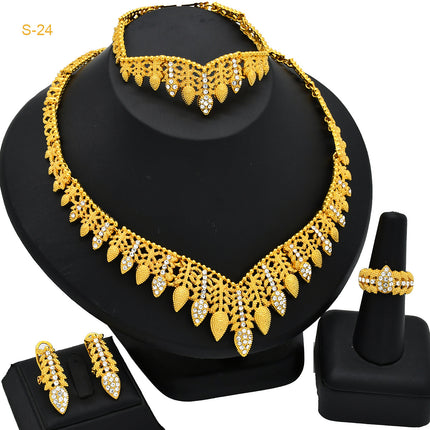 Vroue Saoedi-bruidsjuwele: Ketting, armband, oorbelle en vierstuk-ringstel