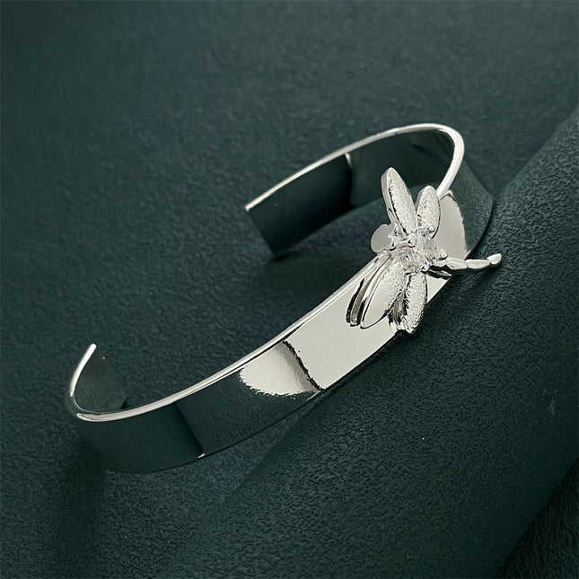 Silwerbedekte Naaldekokker-armband 'n Modieuse Styl Wat Op Sosiale Media Bekend Is