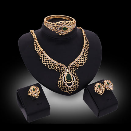 Vierstuk-halsketting, oorbelle en armbande