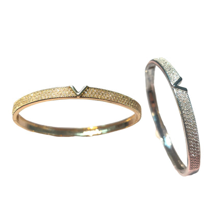 V-vormige 18K Egte Goud Geëlektrifiseerde Armbandringstel