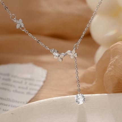 Skoenlapper-enkelband, met 'n uitsoek-skoenlapperontwerp wat rats en elegant is. Die dun ketting pas die enkel knus en gloei met 'n effense glinstering, wat romantiese vindingrykheid by someruitrustings voeg.