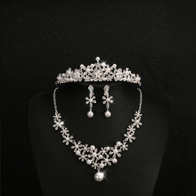 Bruidshoofbedekking, drie stelle kristalblomhalssnoere, diamante oorbelle, Europese en Amerikaanse styl kroon, troujuweliersware
