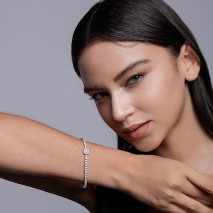 Versier Met Topgehalte Moissanite, Is Hierdie Luukse En Modieuse Ligte Luukse Juweliersware Silwer Armband Gemaak Van S925 Silwer Geëlektroneer Met Platinum