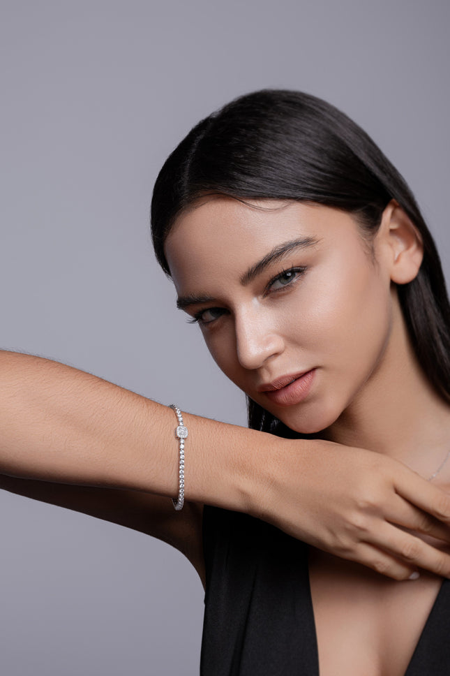 Versier Met Topgehalte Moissanite, Is Hierdie Luukse En Modieuse Ligte Luukse Juweliersware Silwer Armband Gemaak Van S925 Silwer Geëlektroneer Met Platinum