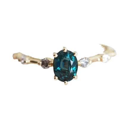 Vergulde Ring Met Smarag-Inlegsel