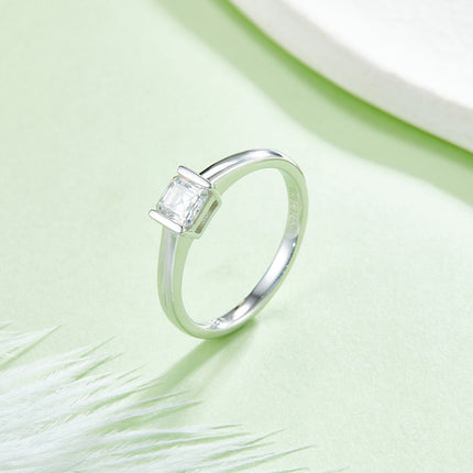 Vierkantige Moissanite Met Topgehalte Moissanite Luukse En Modieuse Ligte Luukse Juweliersware Silwer Ring S925 Silwer Geëlektroneer Met Platinum