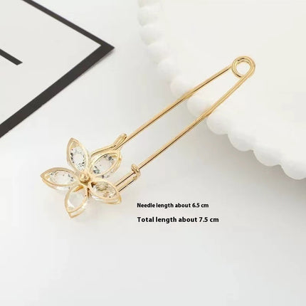 Vrouebroek met Vaste Middellyf Brooch-bykomstigheid