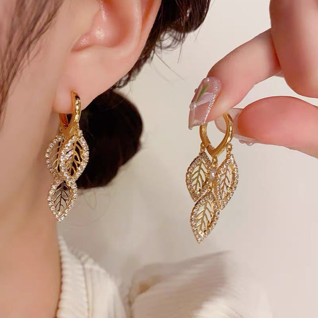Exquisite And Elegant Zircon Leaf Tassel Ear Clip