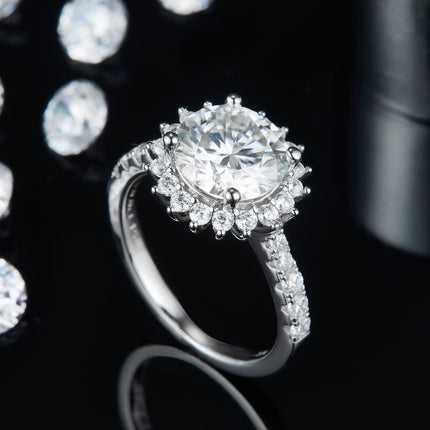 'n Luukse en Modevolle Ligte Luukse Juweliersware S925 Silwer Ring van 3 karaat, Geset Met Topgehalte Moissanite, Geplateer Met Platinum