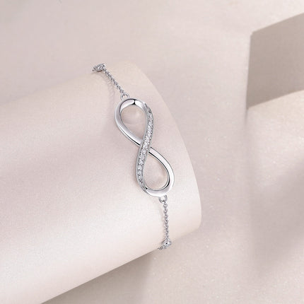 Hierdie luukse en modieuse ligte luukse juweliersware silwer armband, versier met topgehalte moissanite, is van S925 silwer gemaak en met platinum geëlektroneer.