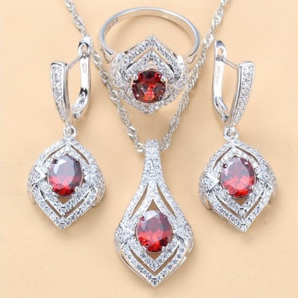 Oorringe met juweelinlegsel, hangertjie, halssnoer, ring Drie-stuk stel vir dames