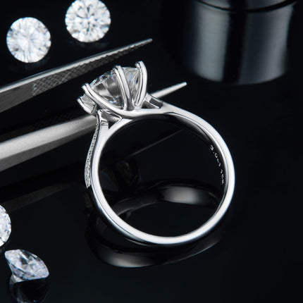 'n 3-karaat Luukse en Modieuse Ligluukse Juweel Silwer Ring Versier met Topgehalte Moissanite, S925 Silwer Geplateer met Platinum