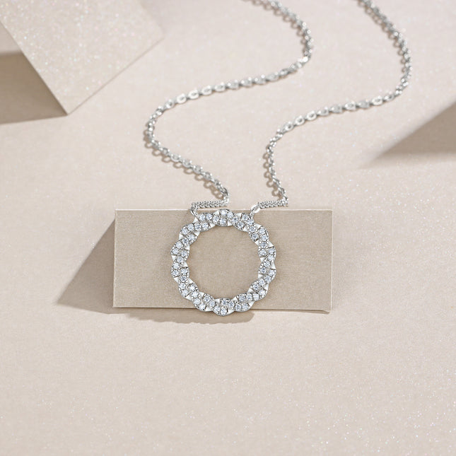 Set With Top-quality Moissanite, This Luxurious And Fashionable Light Luxury Trend Jewelry Necklace Pendant Is Made Of S925 Silver Electroplated With Platinum