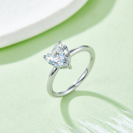 Hartvormige Moissanite Geset Met Topgehalte Moissanite Luukse En Modieuse Ligte Luukse Juweliersware Silwer Ring S925 Silwer-bedekte Platinum