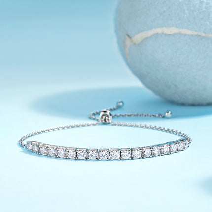 Hierdie luukse en modieuse ligte luukse juweliersware silwerarmband, gemaak van S925-silwer geëlektroplateer met platinum, is geset met topgehalte moissanite.