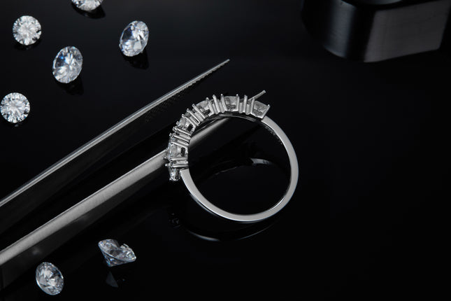 'n Luukse en Modieuse Ligluukse Juwele Silwer Ring Geset met Topgehalte Moissanite, S925 Silwer Geplateer met Platinum