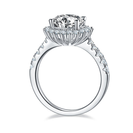 'n Luukse en Modevolle Ligte Luukse Juweliersware S925 Silwer Ring van 3 karaat, Geset Met Topgehalte Moissanite, Geplateer Met Platinum