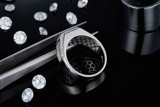 Mans Luukse En Modieuse Ligte Luukse Juweliersware Silwer Ring S925 Versilwerde Platinum Met Topgehalte Moissanite Geset