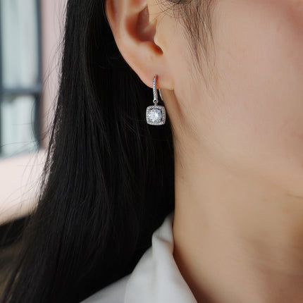 Top-quality Moissanite Luxury And Fashionable Light Luxury Jewelry Silver Stud Earrings S925 Silver Plated Platinum