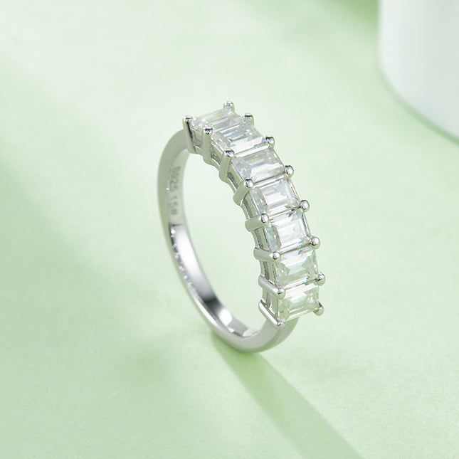 'n Luukse en Modieuse Ligluukse Juweliersware Silwerring Beset Met Topgehalte Moissanite, S925 Silwer Geplateer Met Platinum