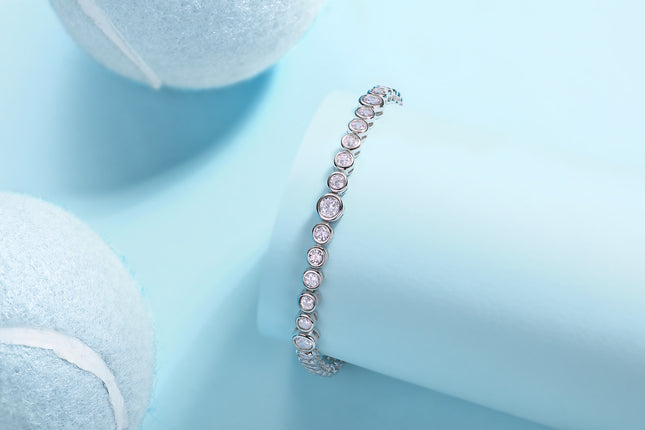 Versier met topgehalte-moissaniet, is hierdie luukse en modieuse ligte luukse neiging juweliersware silwer armband gemaak van S925-silwer geëlektroplateer met platinum.