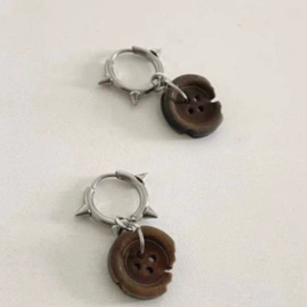 Oorring met gebrande gleufknoop en verweerde voorkoms (Wasteland-styl)