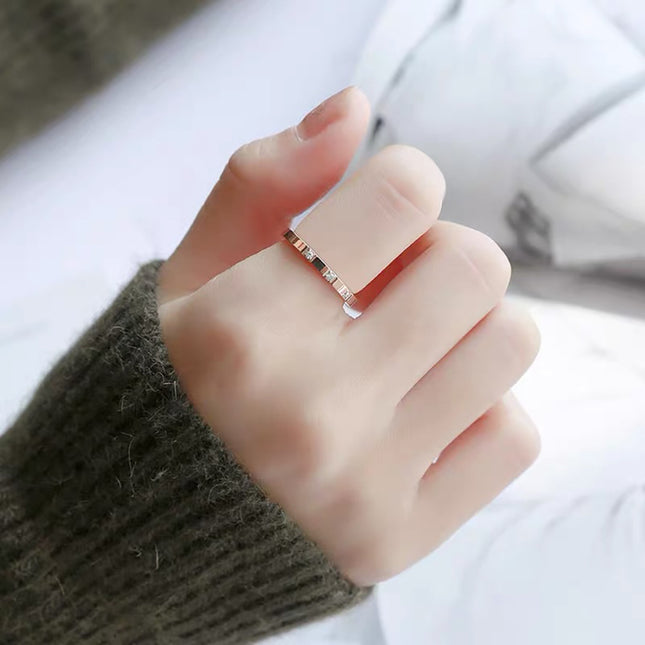 Modieuse Damesring Met Drie Diamante