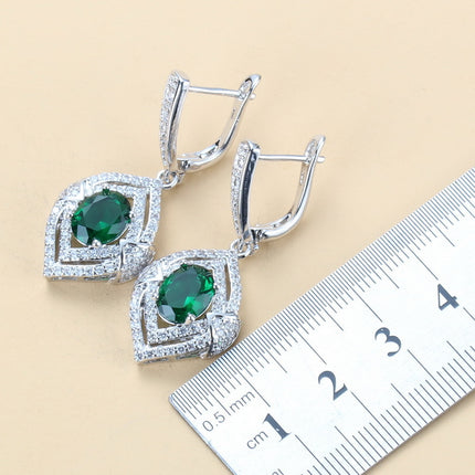 Oorringe met juweelinlegsel, hangertjie, halssnoer, ring Drie-stuk stel vir dames