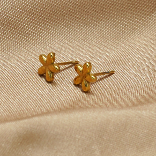 Lxalry 18K Gold Plated 5 Petal Floral Mirror Jewelry Set  Hypoallergenic Skin Safe Necklace   Stud Earrings For Daily Date Night  Never Fade Adjustable Luxury Gift