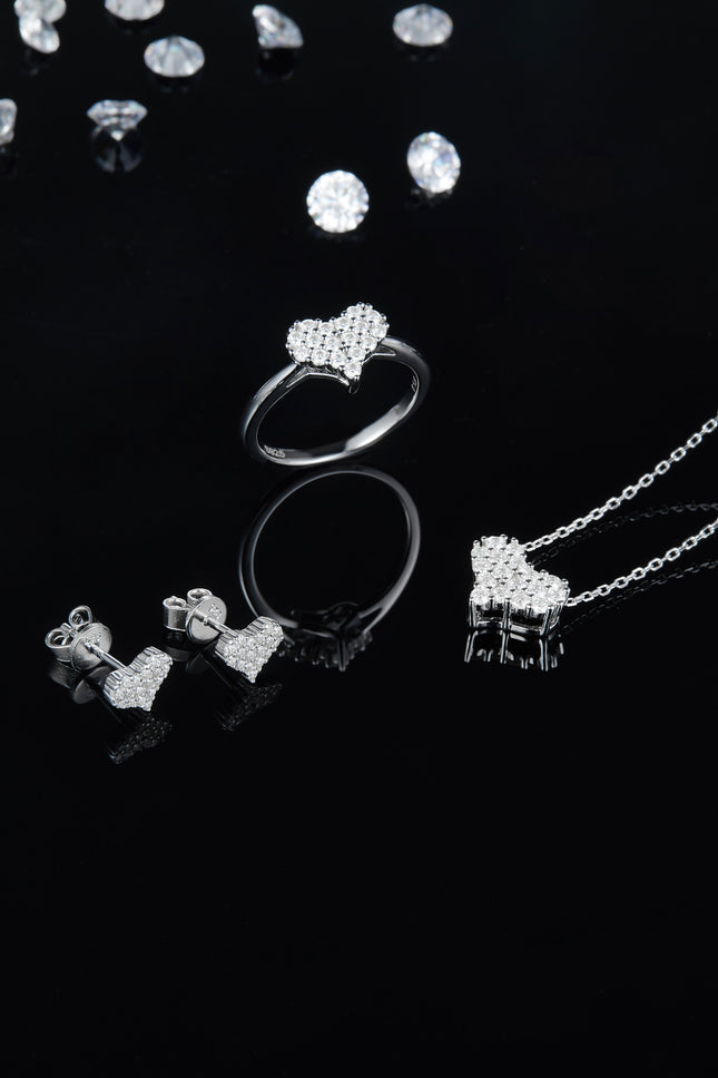 Hierdie luukse en modieuse ligte luukse juweliersware silwerarmband, versier met topgehalte moissanite, is gemaak van S925-silwer geëlektroplateer met platinum.