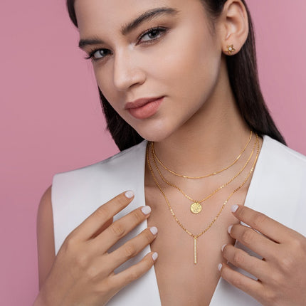 Graveer met topgehalte moissanite, hierdie luukse en modieuse minimalistiese juweliersware bestaan uit 'n silwer hangertjie-halssnoer, 'n kraagketting en S925-silwer geëlektrifiseer met goud.