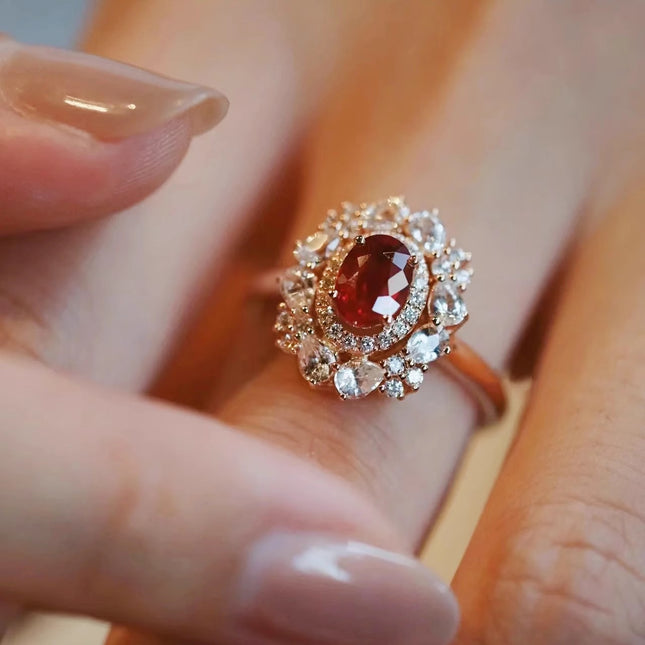 Ring in retro-koninklike styl met 'n gesofistikeerde, luukse gevoel