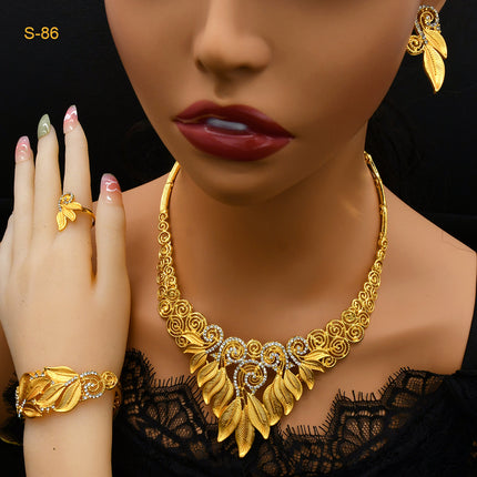 Vroue Saoedi-bruidsjuwele: Ketting, armband, oorbelle en vierstuk-ringstel