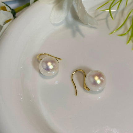 Eenvoudige pêrel oorbelle vir vroue
