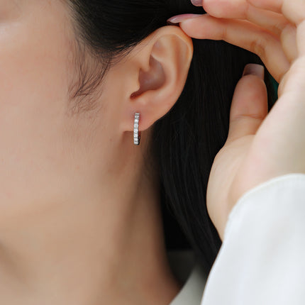 Top-quality Moissanite Luxury And Fashionable Light Luxury Jewelry Silver Stud Earrings S925 Silver Plated Platinum