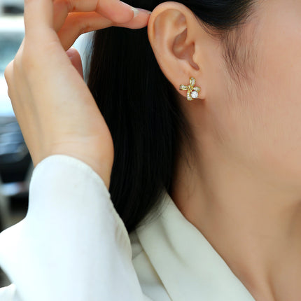 Top-quality Moissanite Luxury And Fashionable Light Luxury Jewelry Silver Stud Earrings S925 Silver Plated Platinum