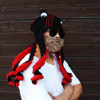 Black red / Comes with a beard / One size