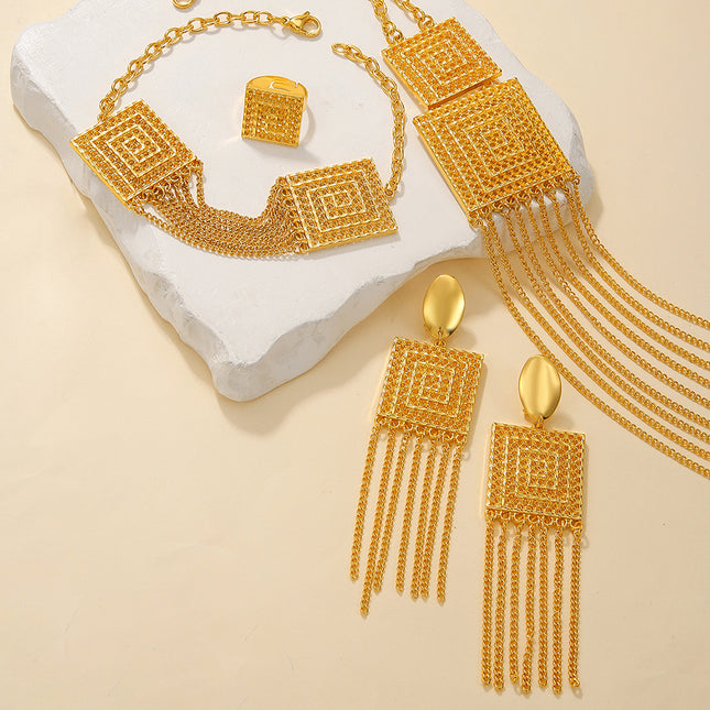 5 stuks Modieuse Dames 18k Goud Geplateerde Juwelierswarestel Kwassie Vir Vakansiedrag, Trou-Toneel Juweliersware, Multi-laag Temperament Trou Juweliersware