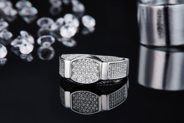 Mans se Luukse En Modieuse Ligte Luukse Juweliersware Silwer Ring S925 Silwer-geplateerde Platinum Versier Met Topgehalte Moissanite